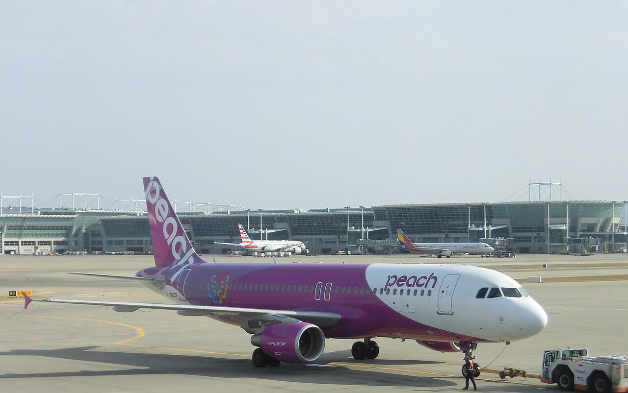 Peach Aviation エアバス A320-214 JA820P
