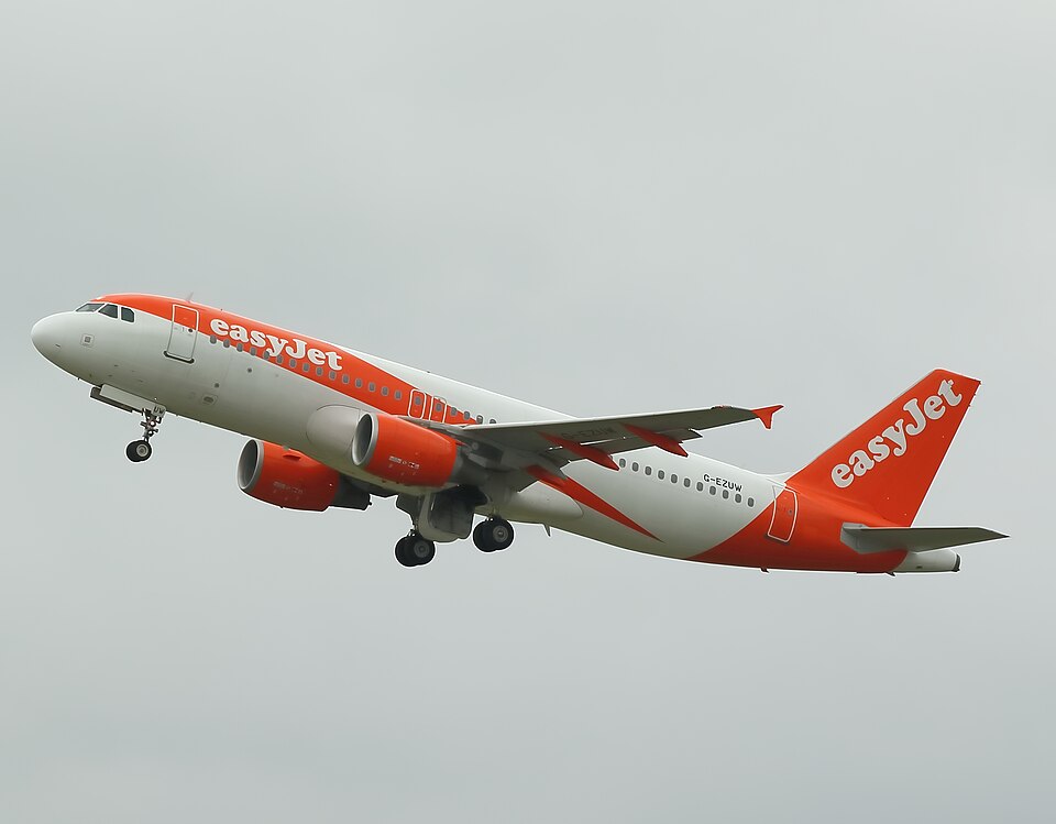 EASYJET AIRBUS A320 G-EZUW